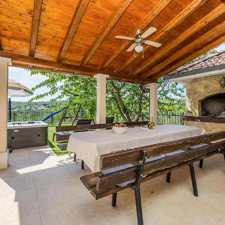 Three-bedroom In Katuni