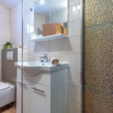 Three-bedroom In Vikendica Katuni
